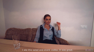 Русская училка Кристина отсосала стояк и потрахалась с иностранным студентом