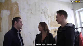 Пикаперы жарят русскую телку с двух сторон за новые шмотки