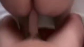 Бережно кончил на большую попку взрослой дамочке