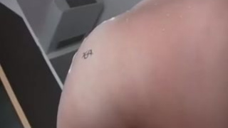 Бережно кончил на большую попку взрослой дамочке