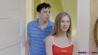 Сын сношает мильфу и сестричку после приятного массажа