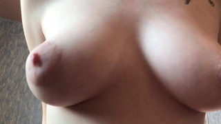 Русская барышня не побрезговала и взяла в ротик хуй после секса в попку