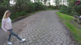 Белокурая Девушка на природе сама предложила перепихнуться