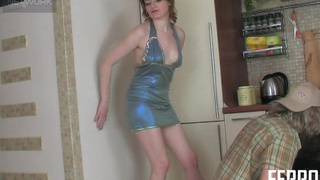 Кобель после минета шпилится с гламурной сукой в очко