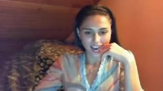 Обворожительная барышня показала прекрасное тело перед камерой