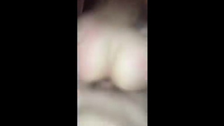 Юной мужик развлекается с похотливыми проститутками