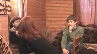 Взрослая москвичка и симпатичный паренек замутили частный секс