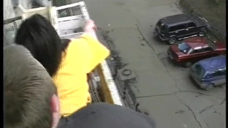 Толстяк жарит зрелую брюнетку в колготках на балкончике