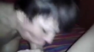 Русская девченка наслаждается минетом перед камерой