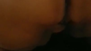 Большая целлюлитная попочка мулатки во время минета колыхается как пудинг