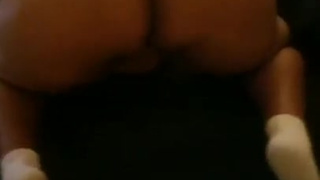 Большая целлюлитная попочка мулатки во время минета колыхается как пудинг