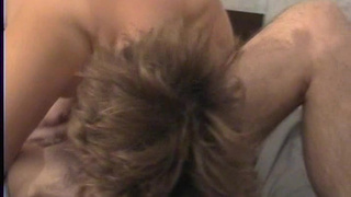 Аппетитная блядь подставила зрелую вагина случайному знакомому