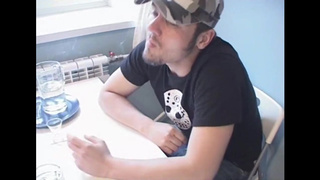 Похотливые чуваки подарили любительское порно симпатичной студентке