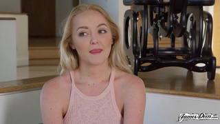 Нежная малышка кончает