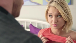 Брат учит младшую сестричку трахаться