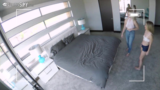 Очкарик долбит тёлку на глазах у её подруги