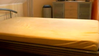 Благоверный поимев жену кончил ей на попку