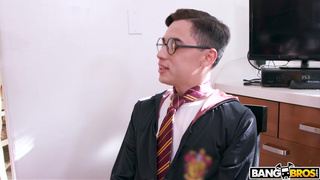 Очкарик отжарил будущую тёщу и свою девку