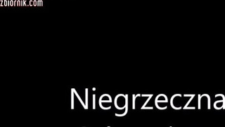 Ненасытная женщина была мощно отодрана компанией мужчин