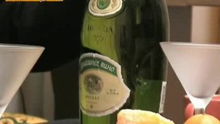 Бухая Кристина показывает сочную половую щель и буфера