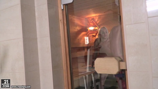 Мокрая Блонди Занимается Сексом У Бассейна