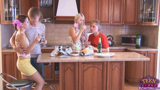 Русские факеры развели на секс двух молодых подружек