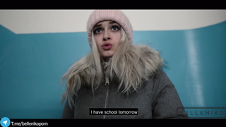 Блонди из Питера не сдержалась и отсосала парню в подъезде на первом свидании