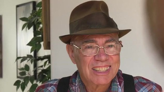 18-ти летняя соседка облизывает деду и угощает его своей пиздой