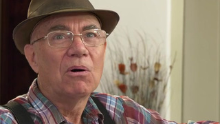 18-ти летняя соседка облизывает деду и угощает его своей пиздой