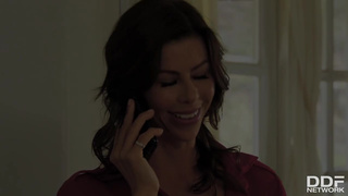 Сынуля разложил на кушетке зрелку и сношает