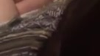 Повалил девку на диван и стал трахать в пизденку