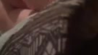 Повалил девку на диван и стал трахать в пизденку