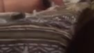 Повалил девку на диван и стал трахать в пизденку