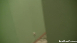 Неопытные долбятся на камеру, пока никого нет дома