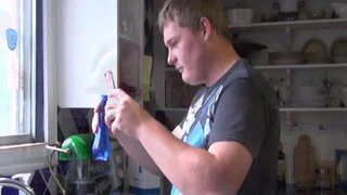 Сосед чпокнул на кровати смазливую 18 летнюю красавицу