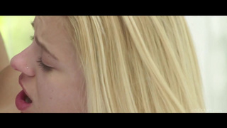 Уверенно вставляет болт во влагалище плоскогрудой цыпочки